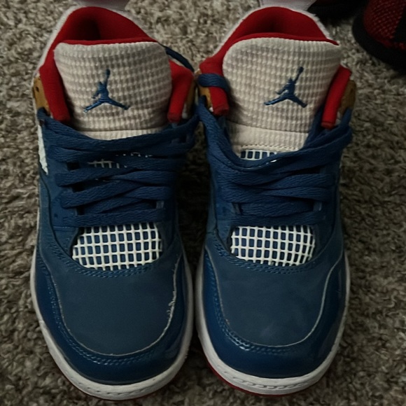 2 pairs of Jordans 1 pair of house slippers - Picture 3 of 4